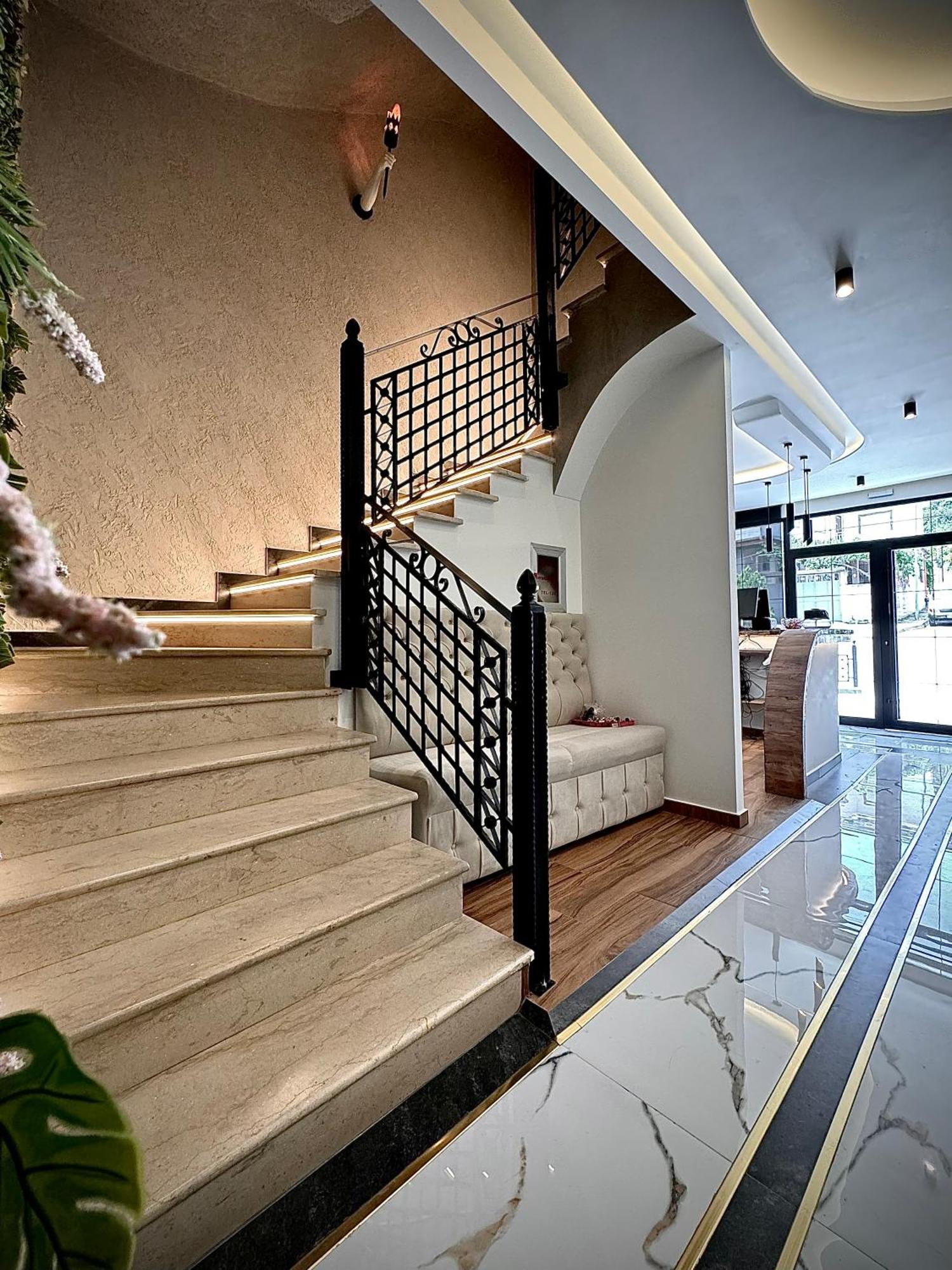 Boutique Hotel Empire Of Martin Gjirokaster Bagian luar foto