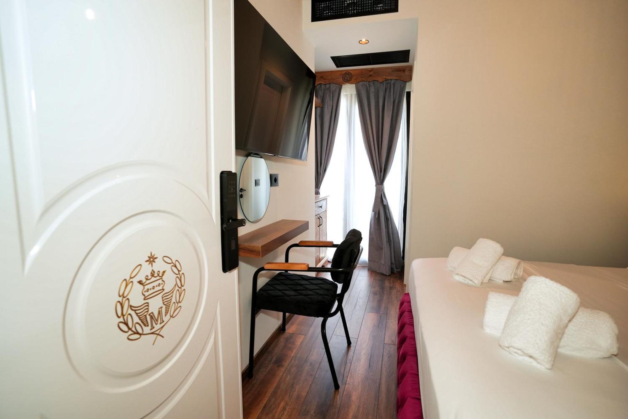Boutique Hotel Empire Of Martin Gjirokaster Bagian luar foto