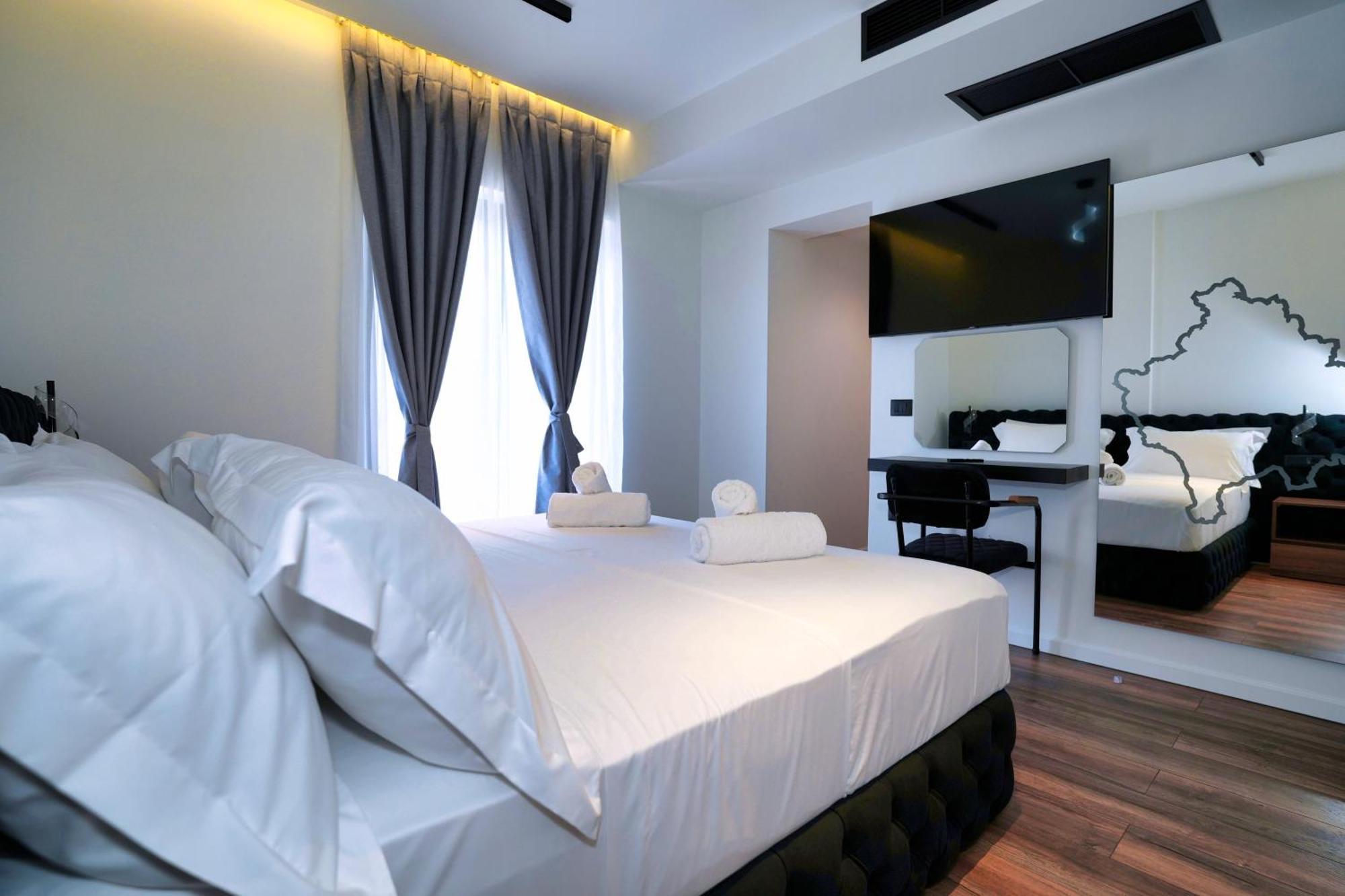 Boutique Hotel Empire Of Martin Gjirokaster Bagian luar foto