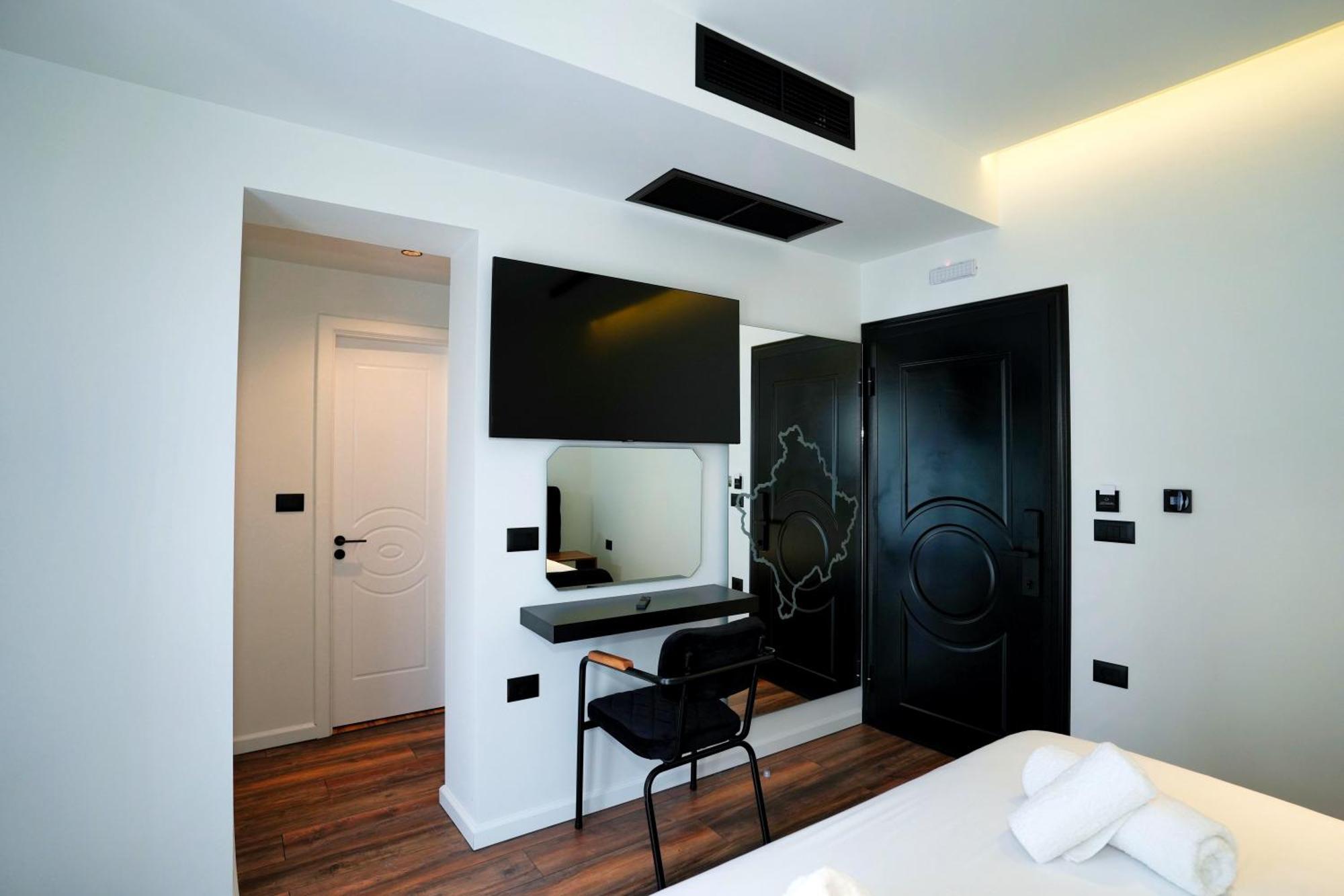 Boutique Hotel Empire Of Martin Gjirokaster Bagian luar foto